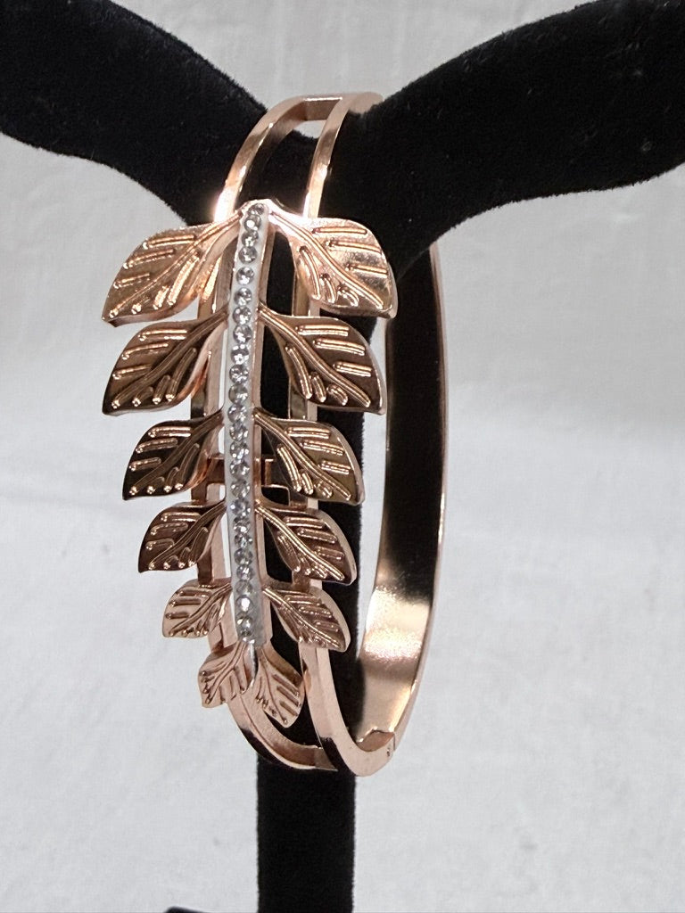 Verdant Grace Leaf-Pattern Bangle