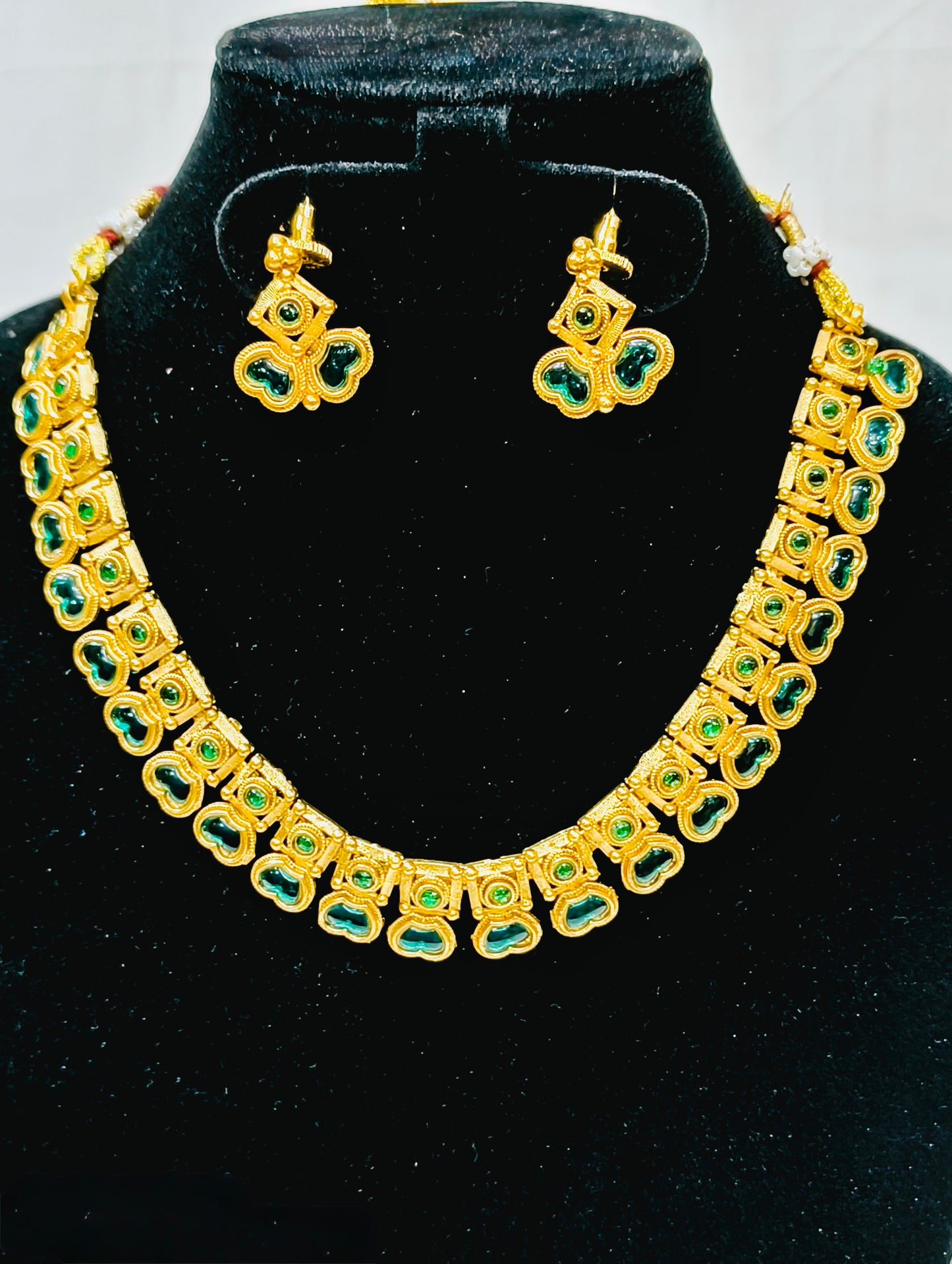 Traditional Kemp Stone Necklace Set with Earrings Emerald Green