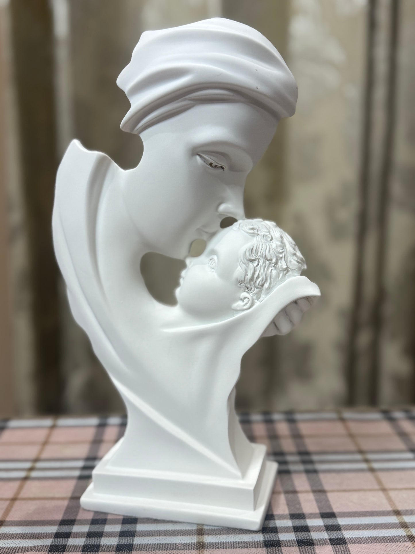 Ethereal Bond – Abstract Mother & Child Sculpture