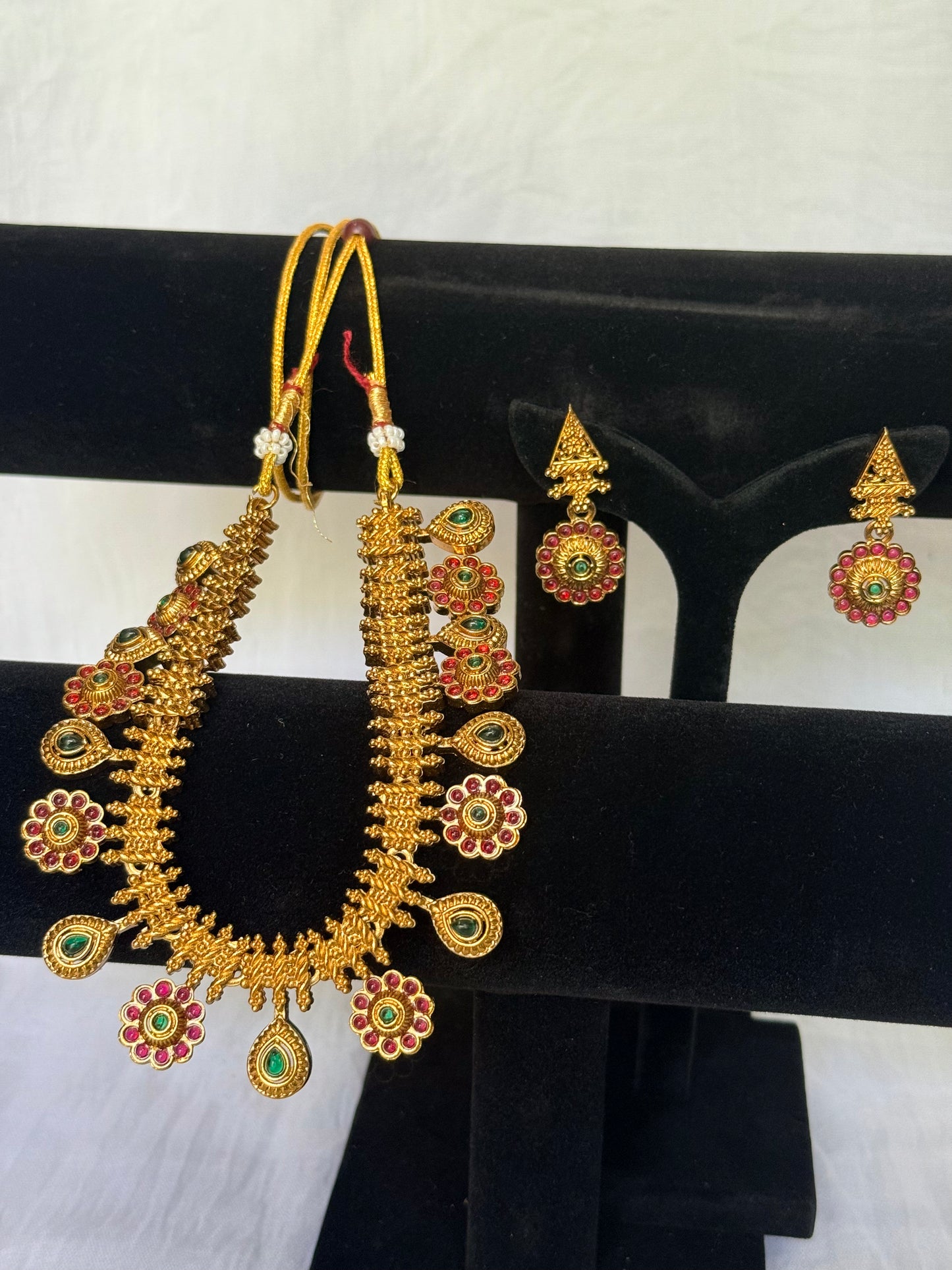 Floral Necklace Set Ruby-Green Stones