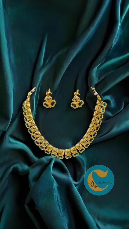 Traditional Kemp Stone Necklace Set with Earrings Emerald Green