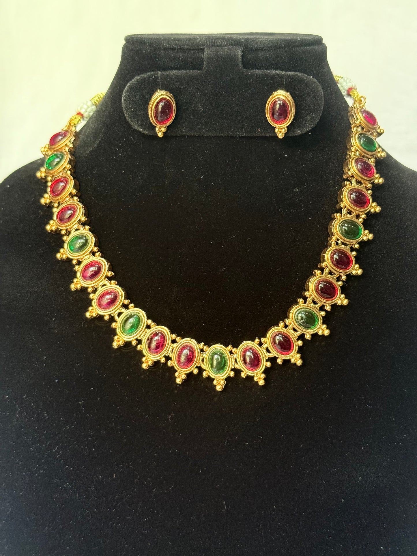 Classic Cabochon Choker Necklace Set with Earrings Dual Tone Red-Green