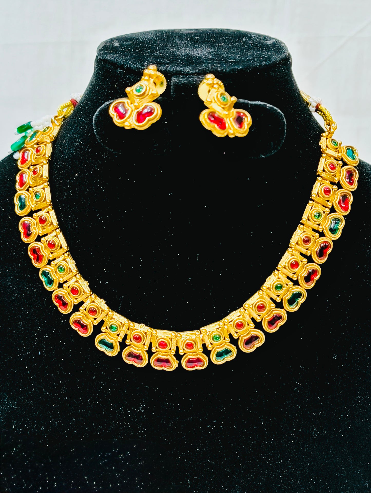 Traditional Kemp Stone Necklace Set with Earrings Multicolour