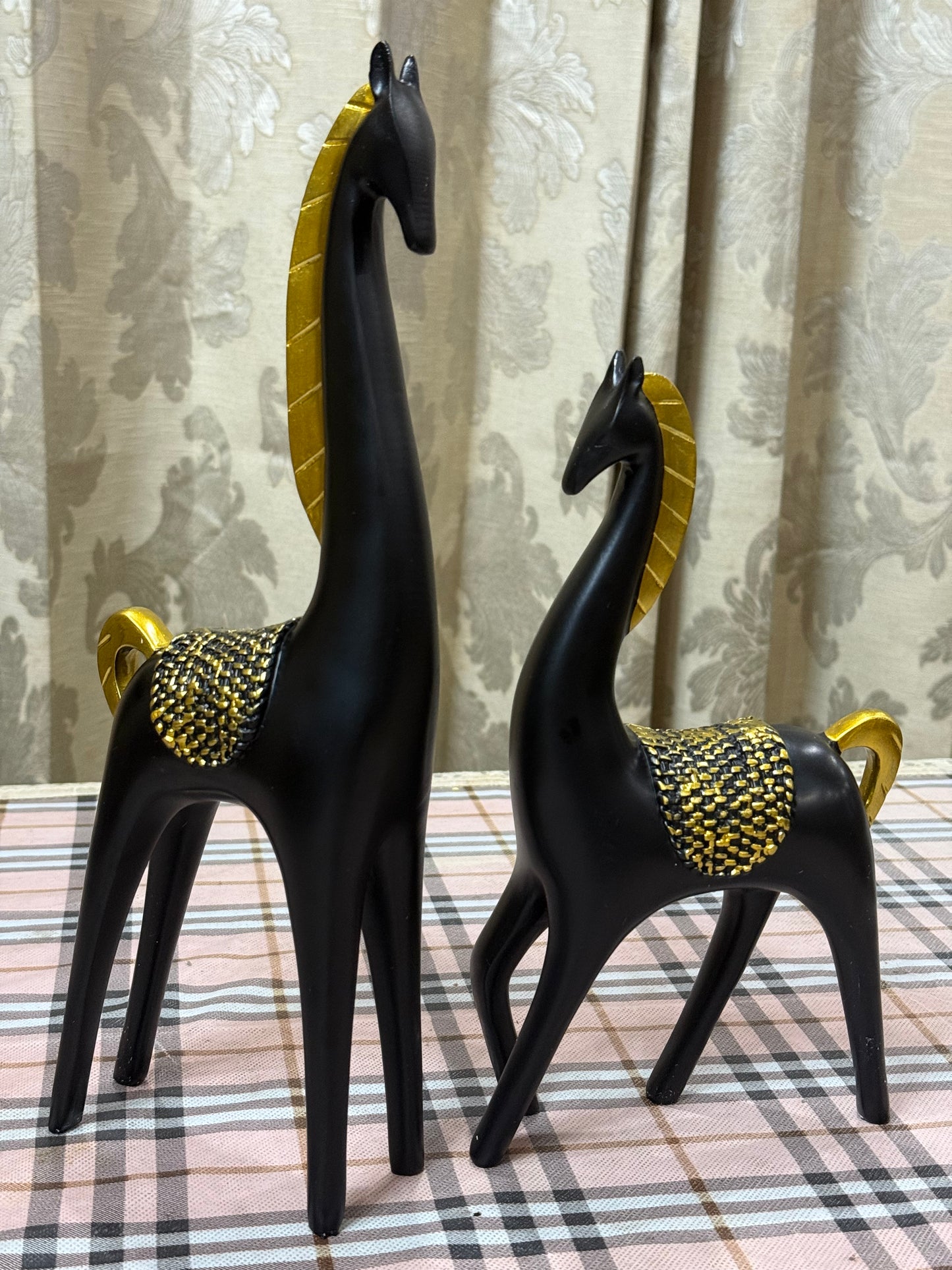 Noir Gallop – Black & Gold Horse Pair (33 cm)