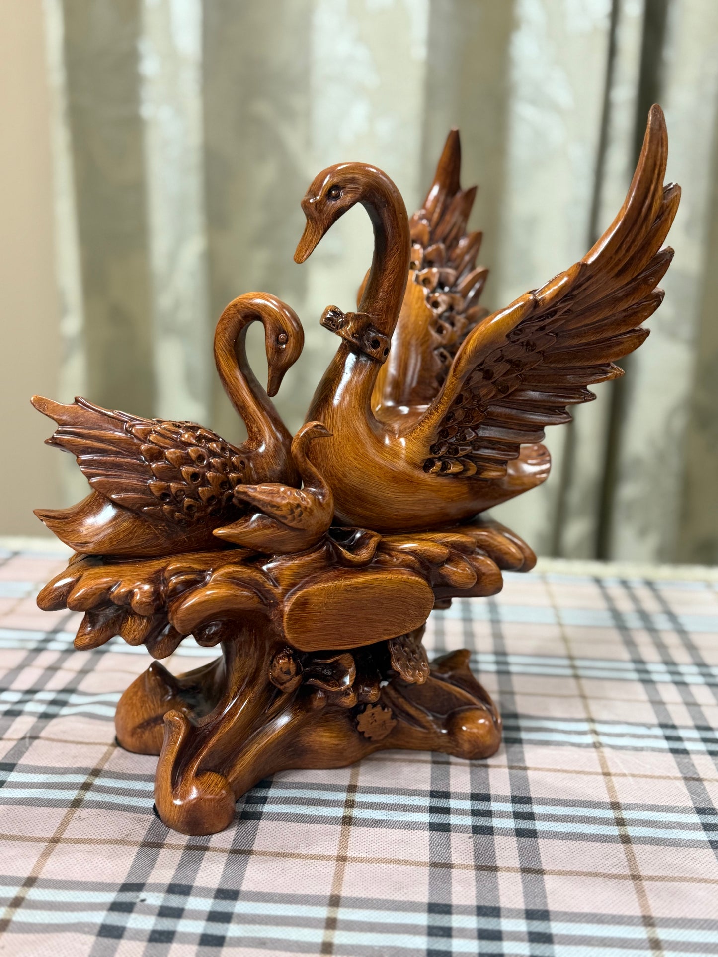 Timeless Nest – Faux Wood Swan Couple (30 cm)