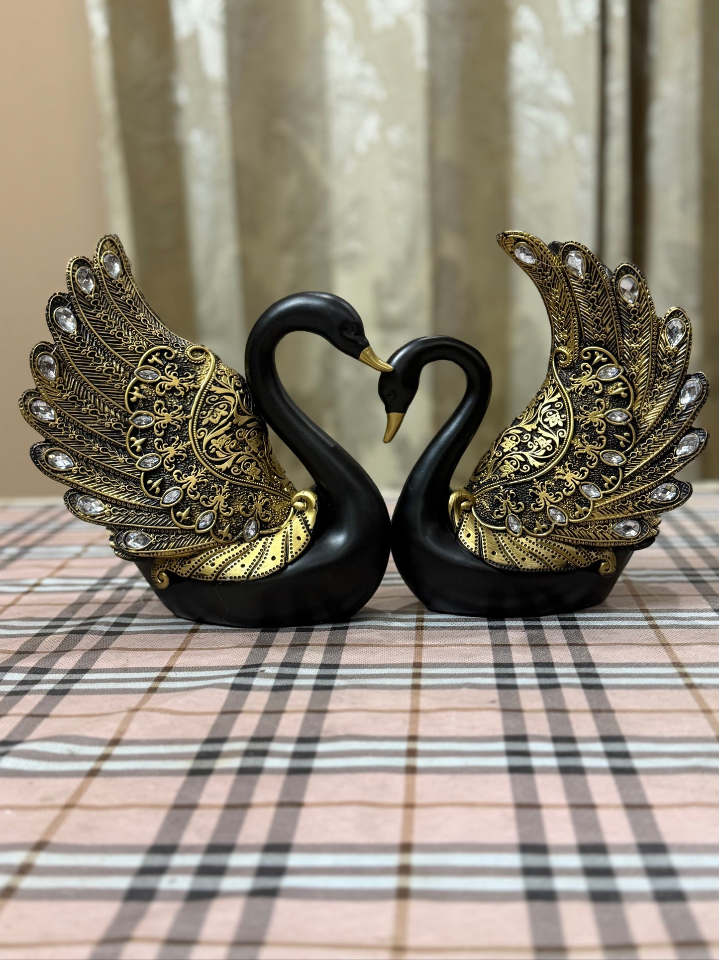 Royal Grace – Black & Gold Swan Pair (21 cm)