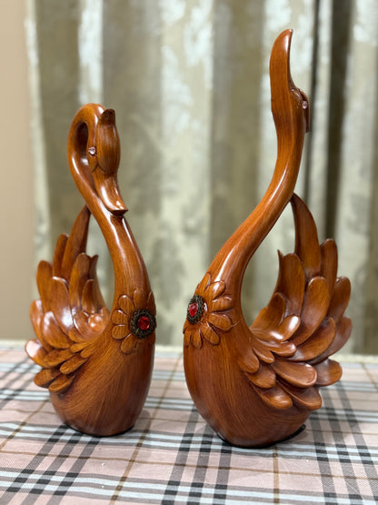 Swan of Serenity – Elegant Resin Swan Pair