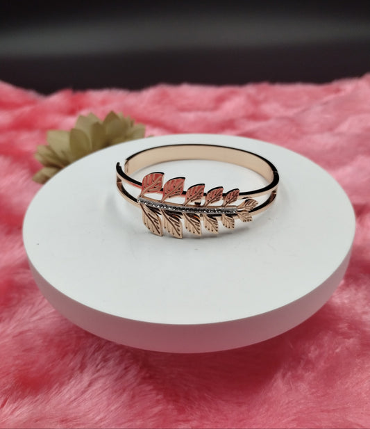 Verdant Grace Leaf-Pattern Bangle