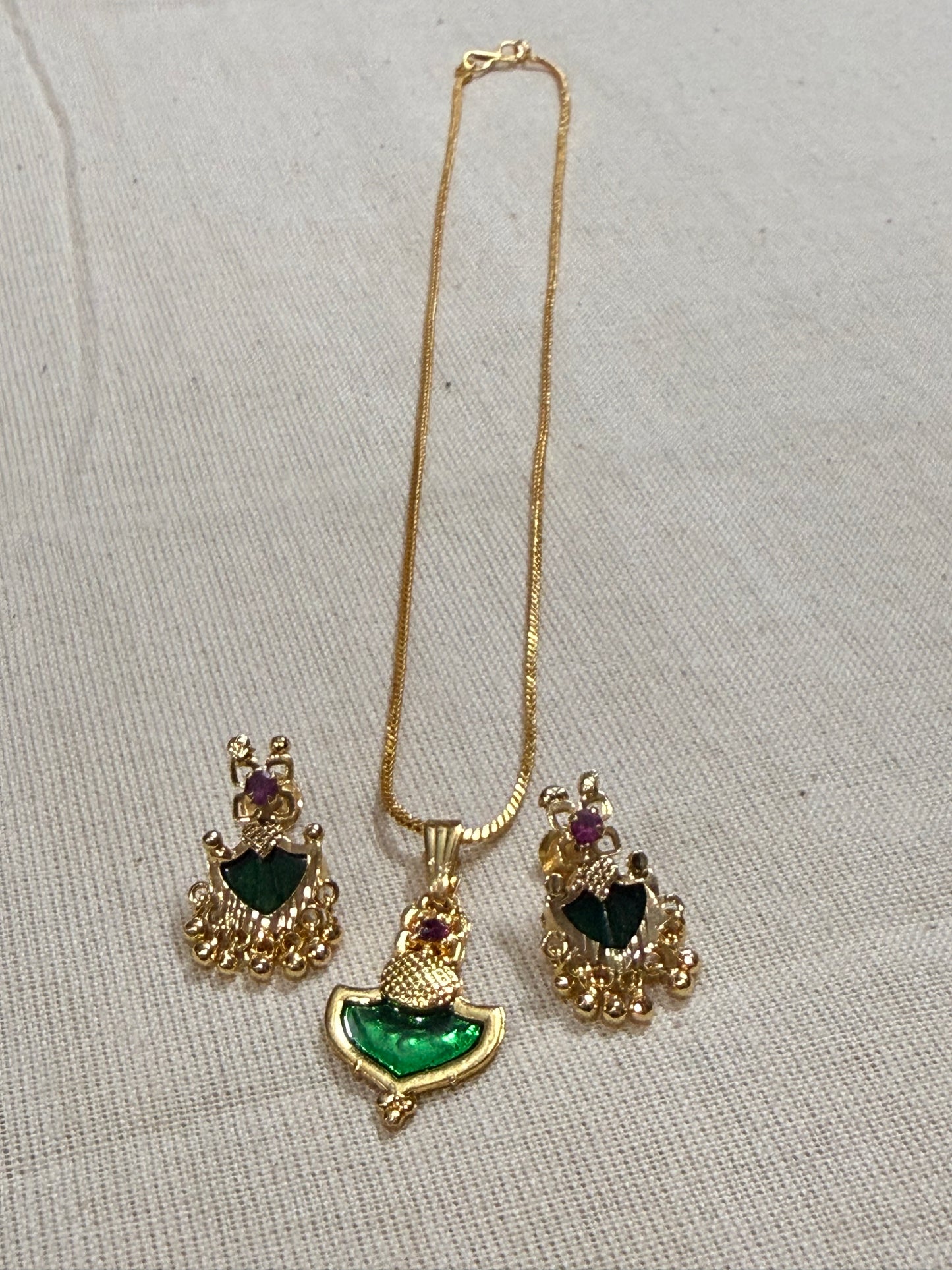 Green Pendant Set with Micro Gold Stud