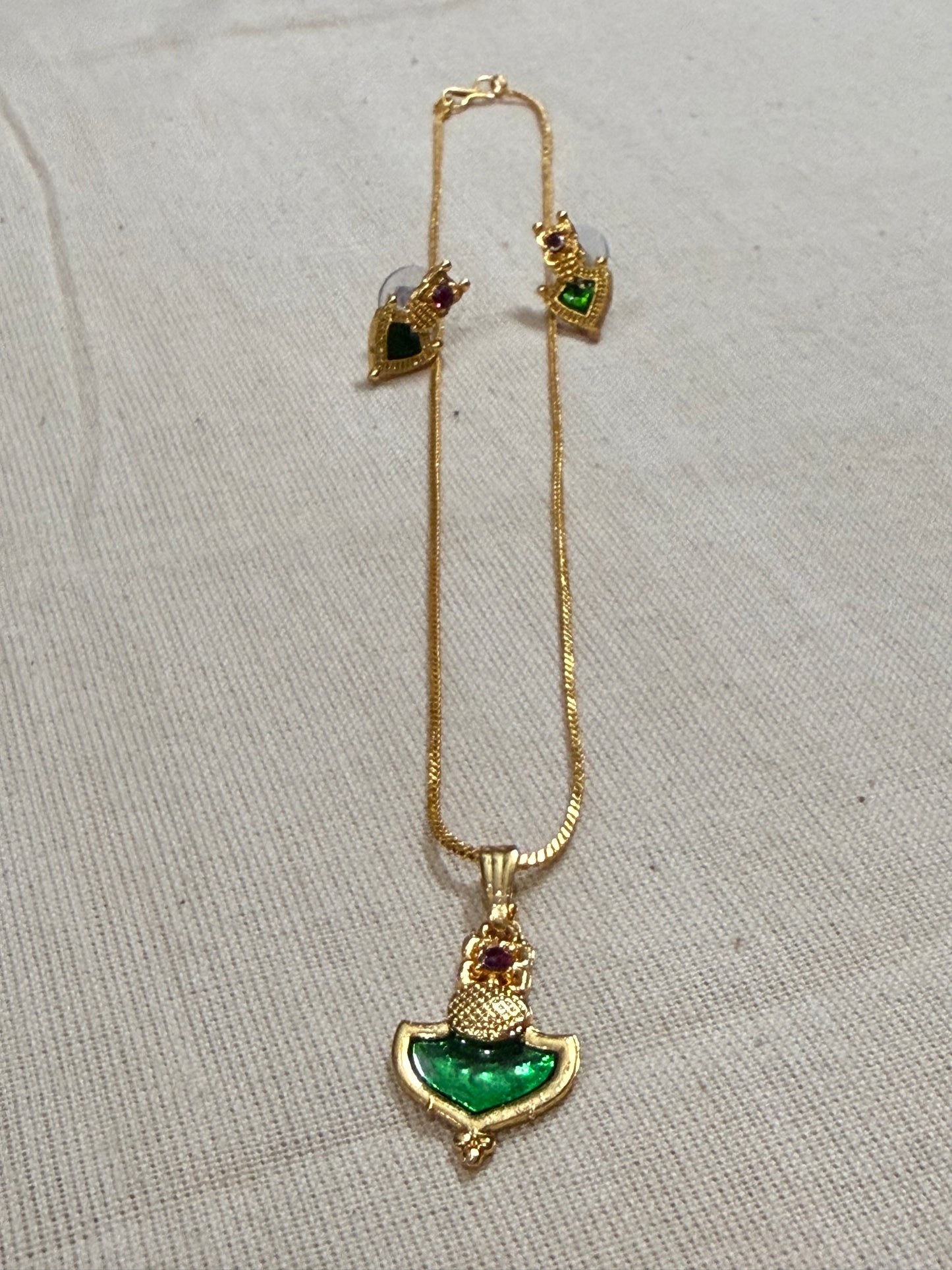 Emerald Charm Invisible Chain Pendant with Studs