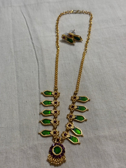 Green Leaf Motif Necklace Set