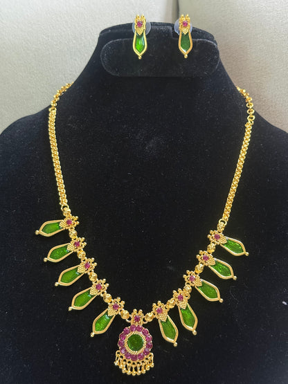 Green Leaf Motif Necklace Set