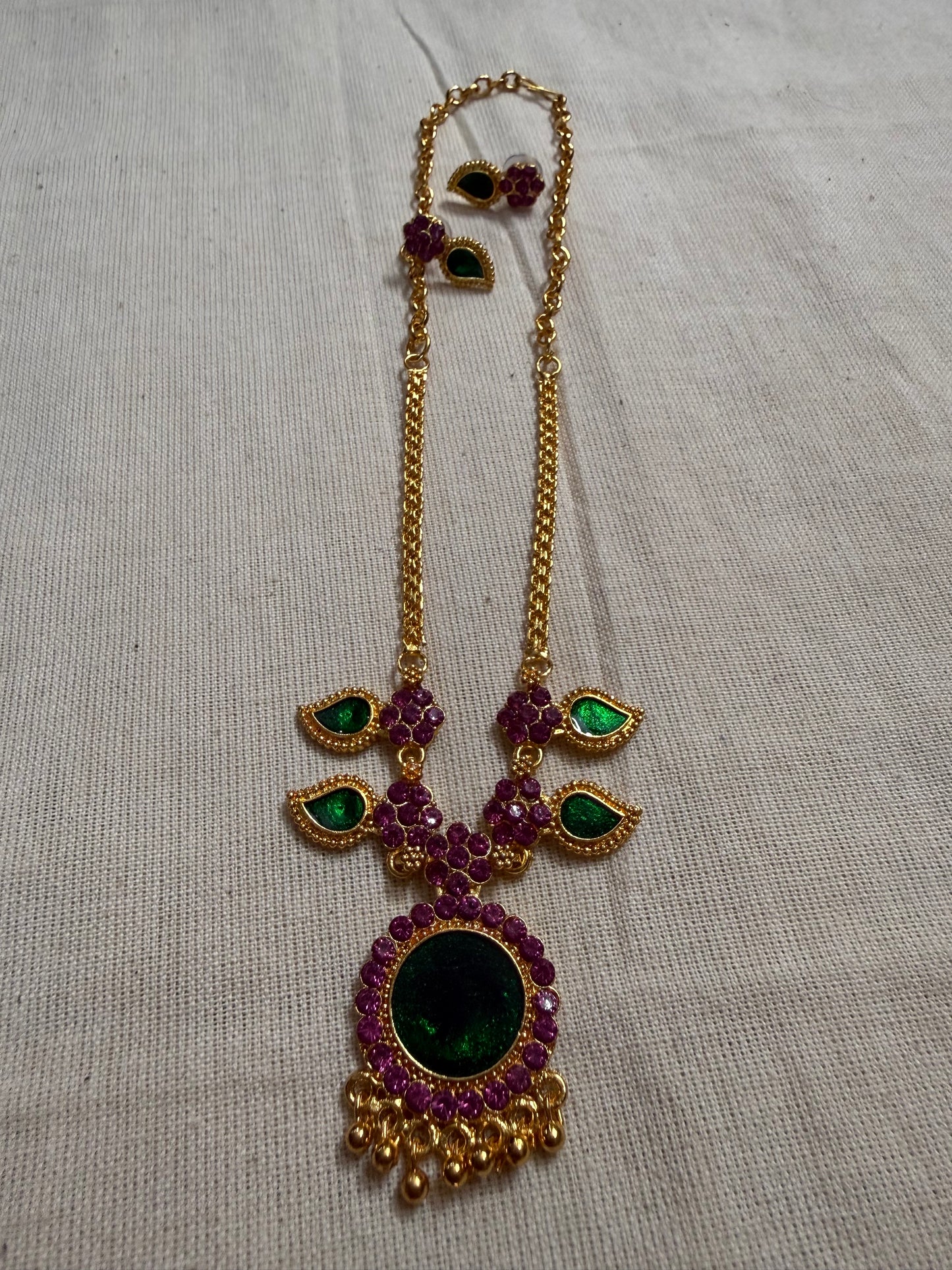 Dual-Tone Floral Pendant Necklace Set