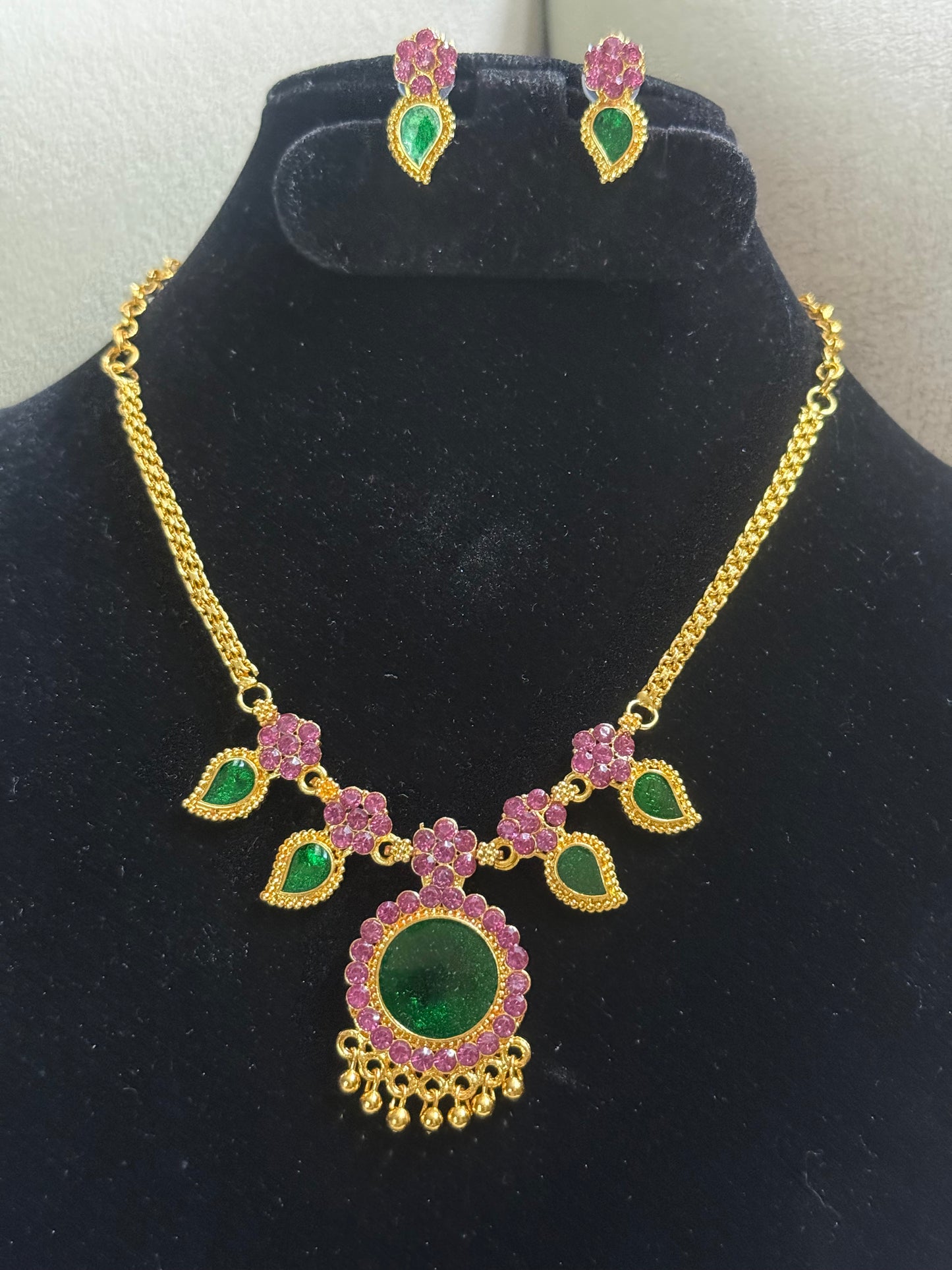Dual-Tone Floral Pendant Necklace Set