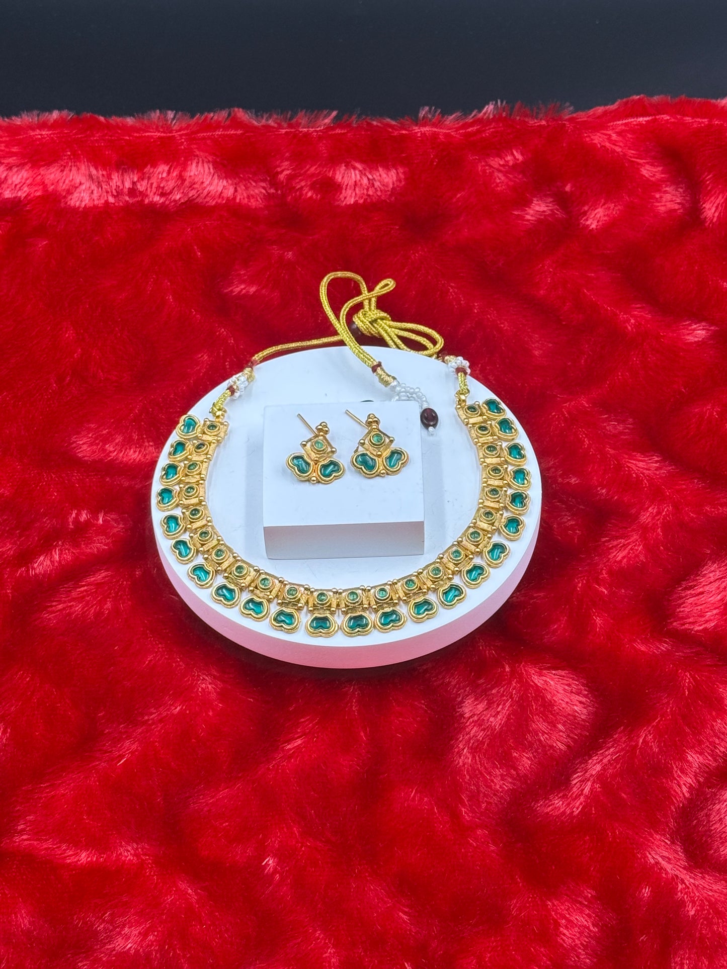 Traditional Kemp Stone Necklace Set with Earrings Emerald Green