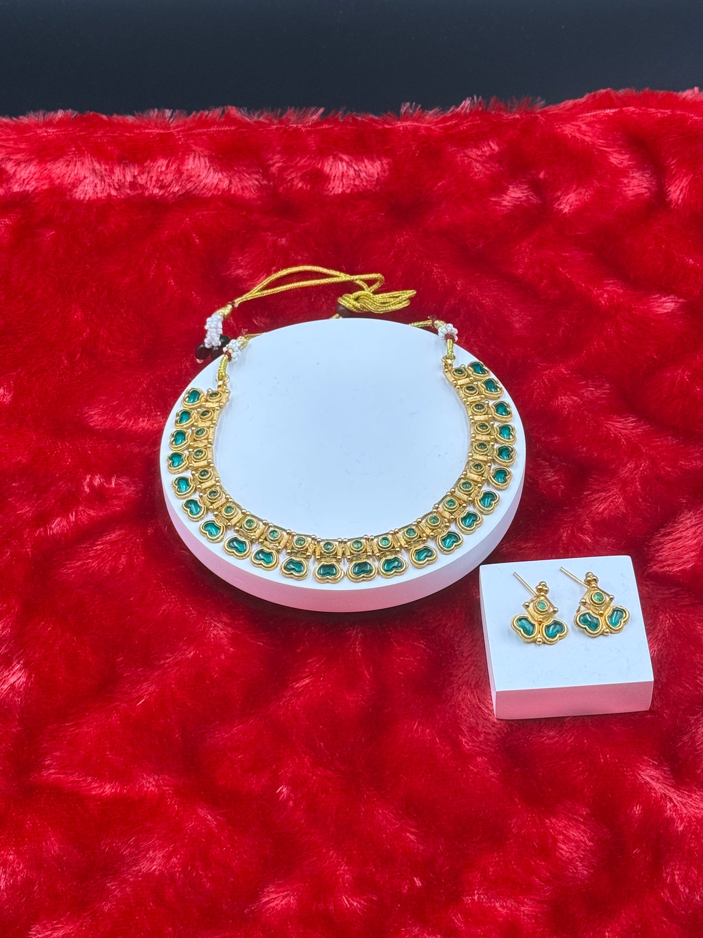 Traditional Kemp Stone Necklace Set with Earrings Emerald Green