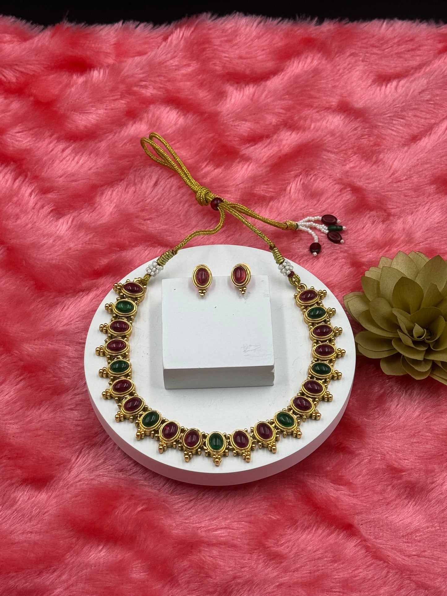 Classic Cabochon Choker Necklace Set with Earrings Dual Tone Red-Green