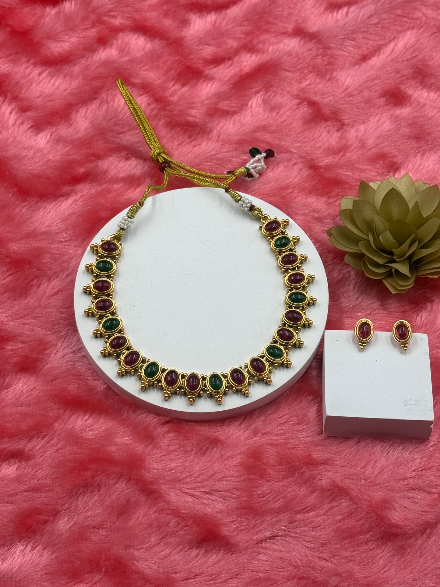Classic Cabochon Choker Necklace Set with Earrings Dual Tone Red-Green