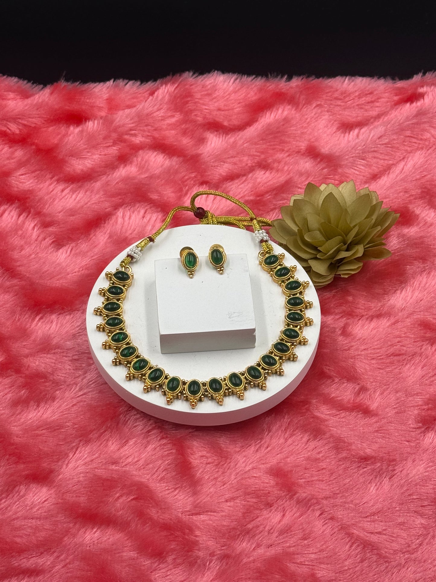 Classic Cabochon Choker Necklace Set with Earrings Emerald Green