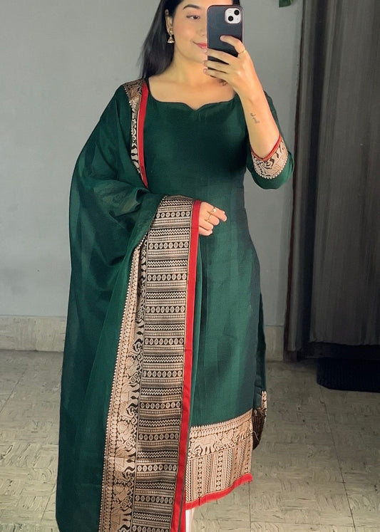 Kurta Set with Banarasi-Inspired Dupatta