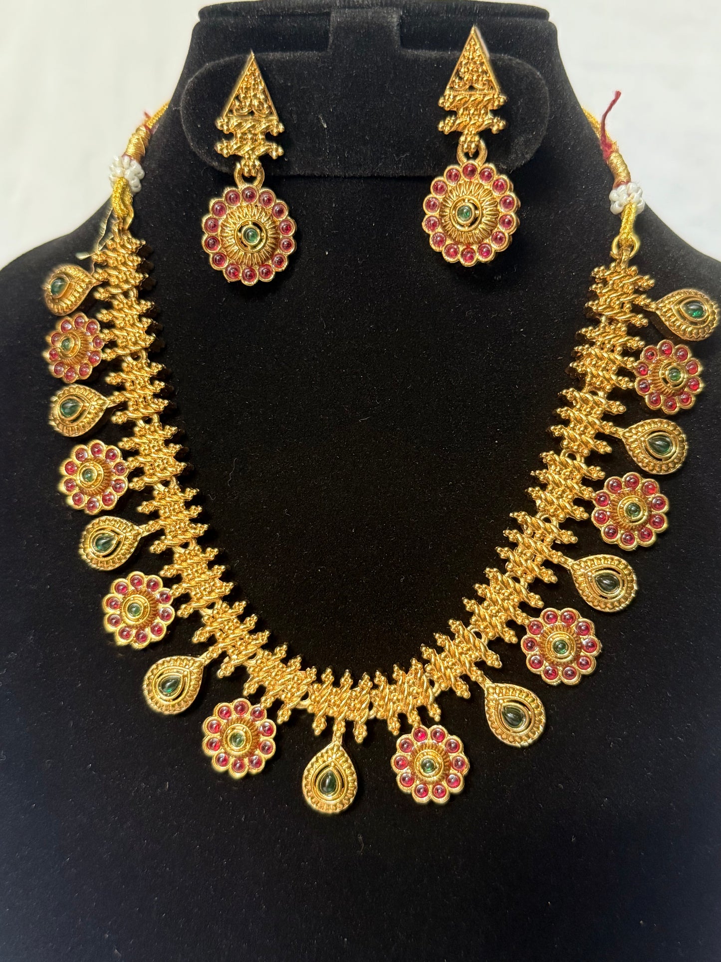 Floral Necklace Set Ruby-Green Stones