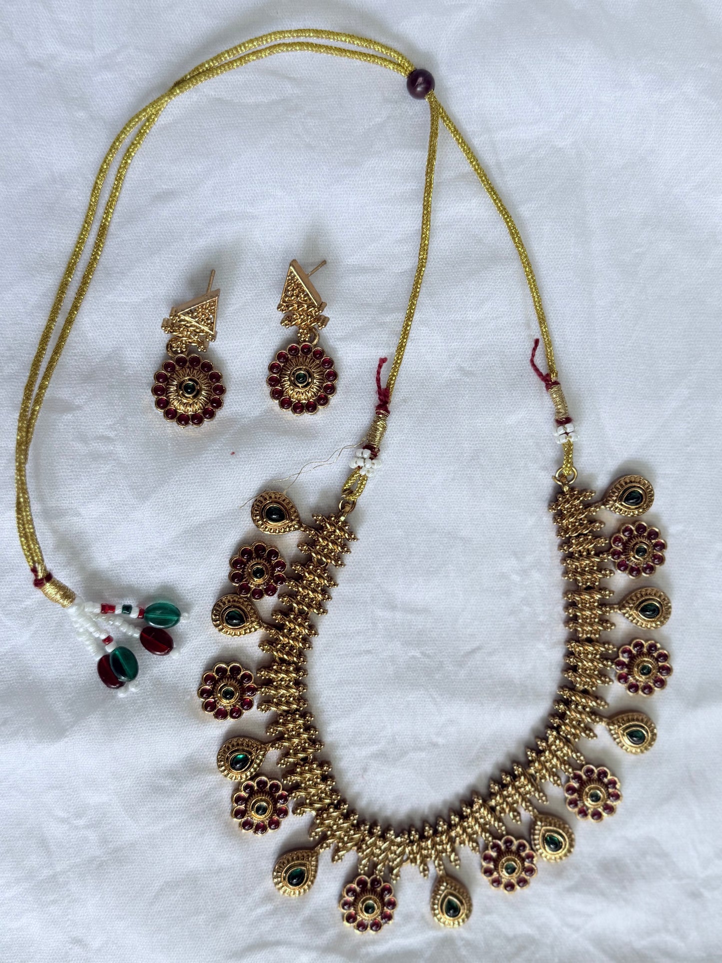 Floral Necklace Set Ruby-Green Stones