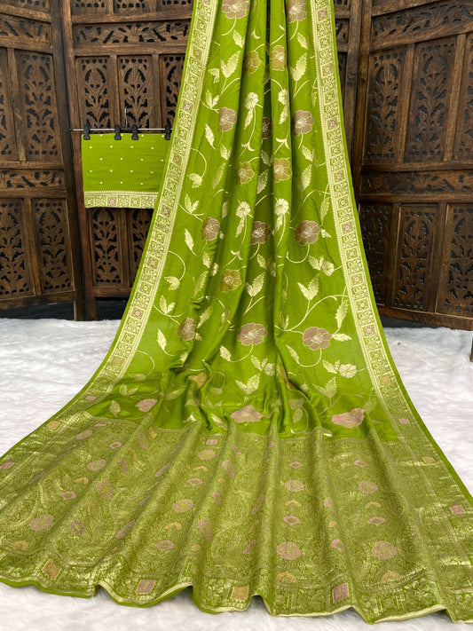Floral Zari Woven Banarasi Silk Saree