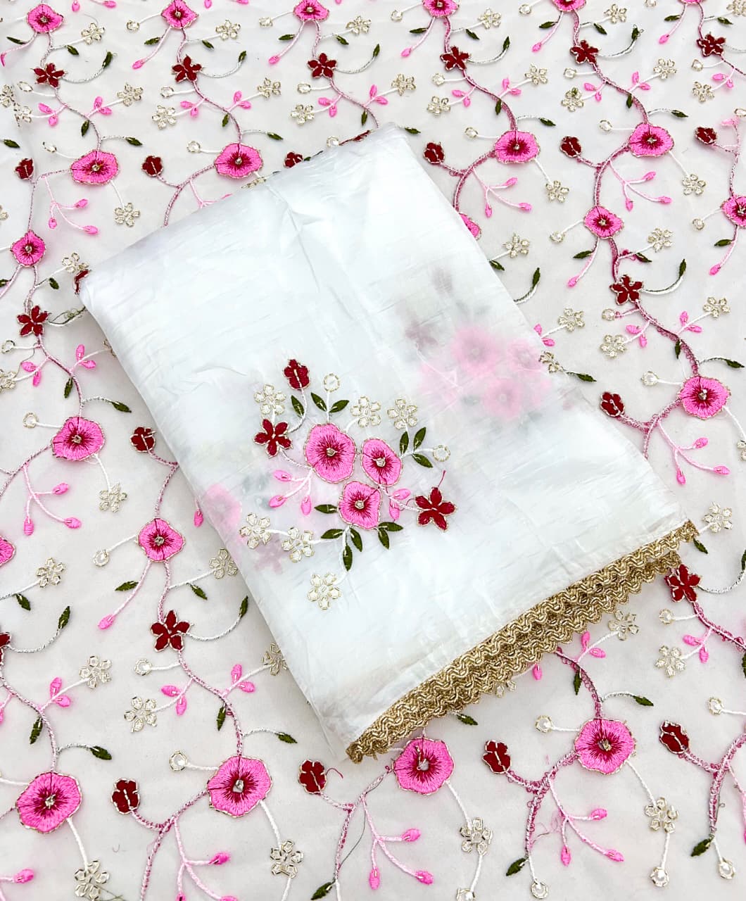 Pearl Petals – White Floral Handwork Saree
