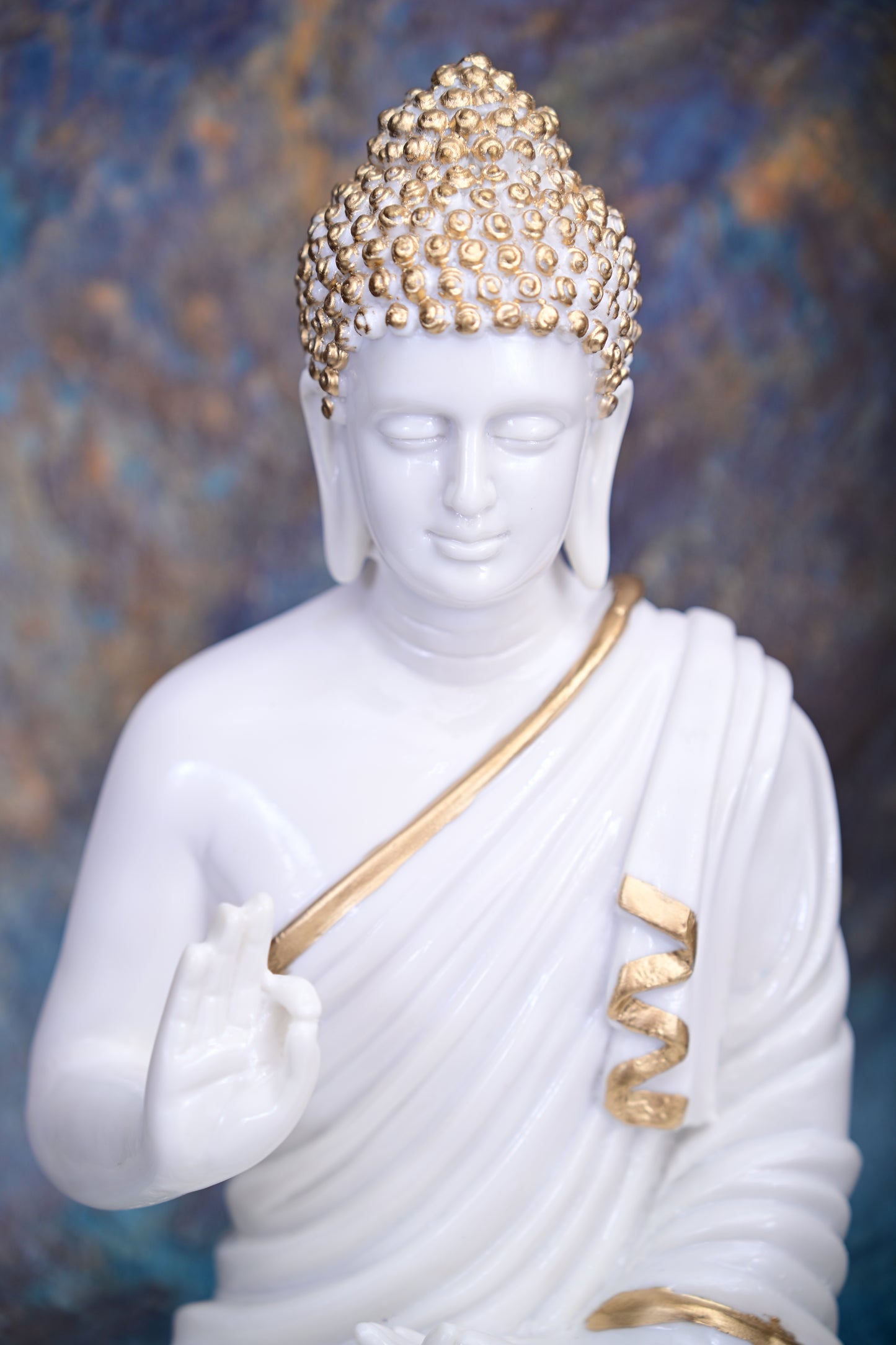 Shanti – Meditating Buddha in White & Gold (37 cm)